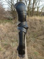 schwarze knechtische Arme
